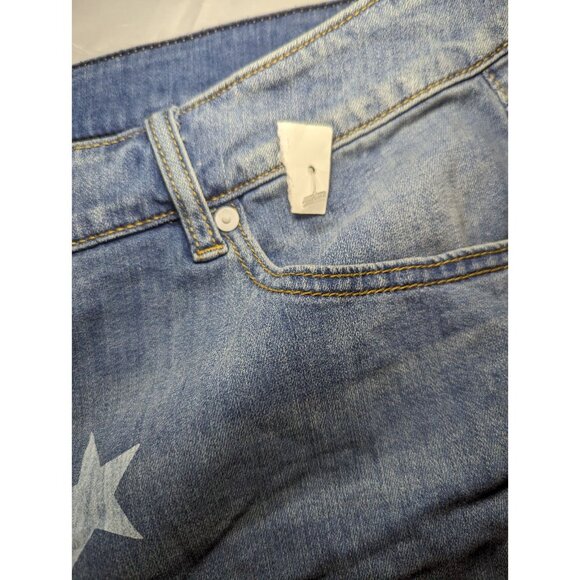 Lane Bryant Mid Rise Boyfriend Midi Shorts Women's Size 20 Denim Stars Print - Picture 4 of 16